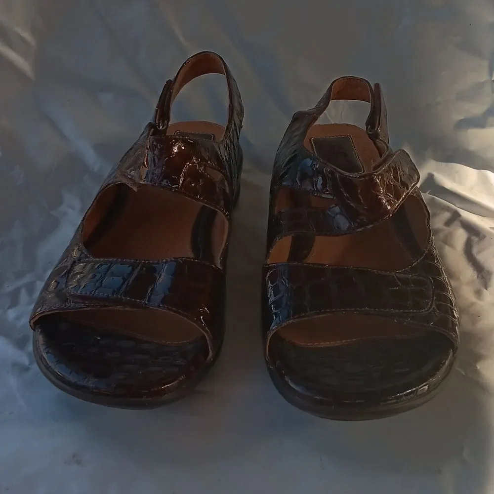 Clarks Artisan Brown Sandals Comfortable Flip-Flops Size 11XW